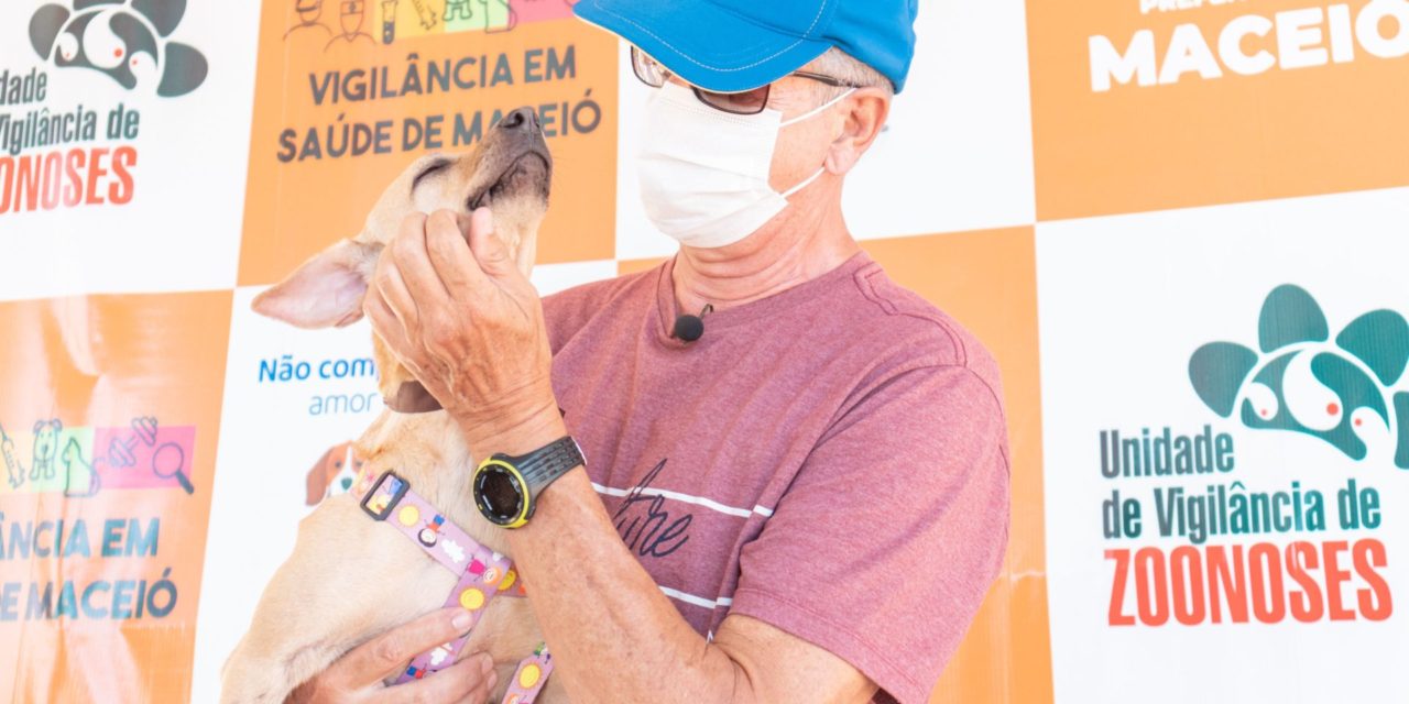 Campanha de Shopping em Maceió promove a adoção de animais.