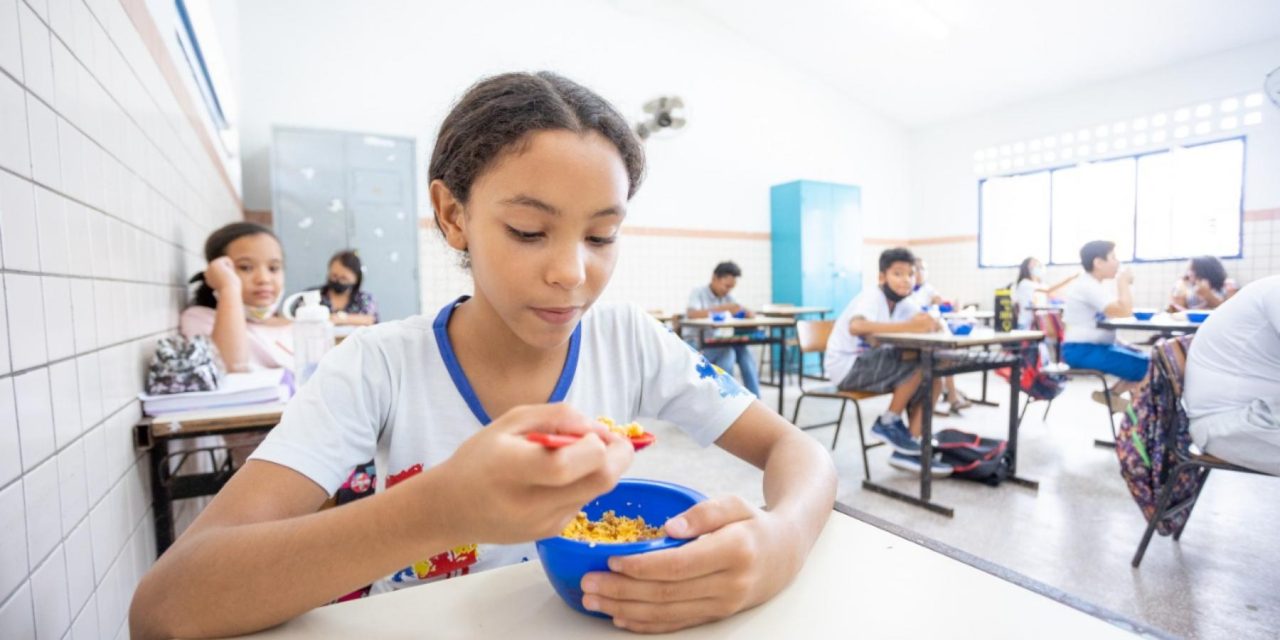 Governo de Alagoas triplica oferta da merenda na rede estadual.