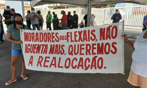 Em forma de protesto, moradores fecham sede da Braskem em Maceió