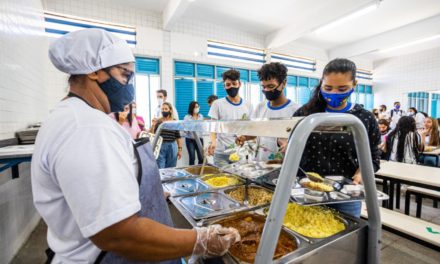 Alunos da rede pública participam da testagem alimentar das escolas