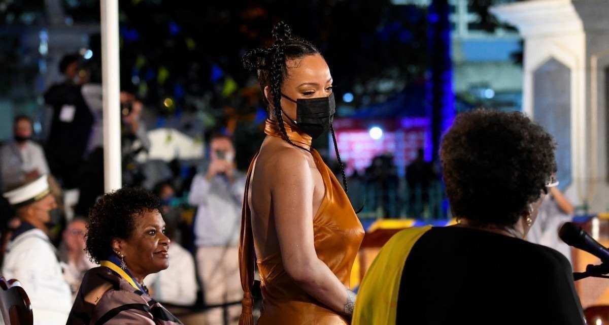 Rihanna é declarada heroína de Barbados