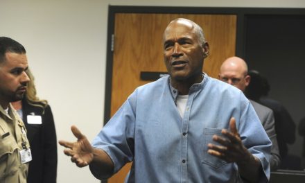 OJ Simpson cumpre sua pena e é libertado aos 74 anos de idade