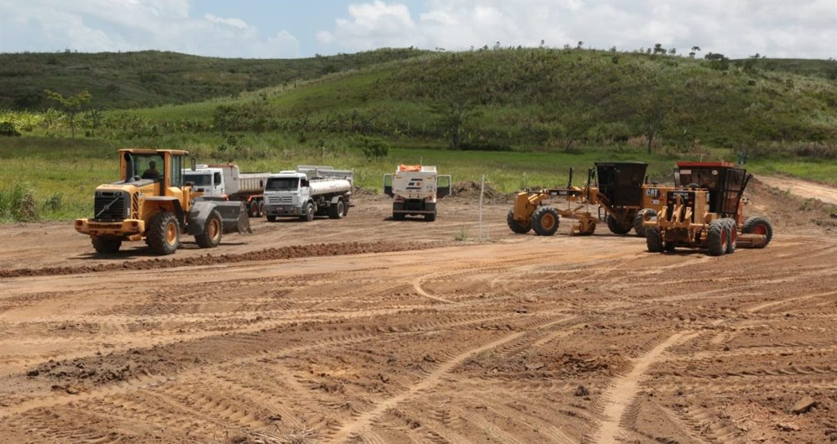 Klever Loureiro visita obras do aeroporto de Maragogi durante exercício de Governo