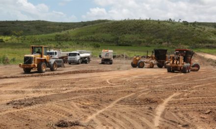 Klever Loureiro visita obras do aeroporto de Maragogi durante exercício de Governo