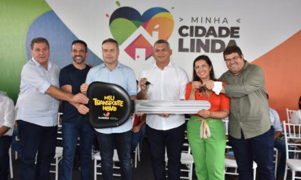 Renan Filho entrega investimentos e anuncia pavimentação de ruas no município de Feira Grande