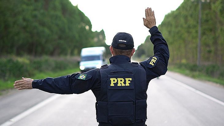 Na capital alagoana, PRF prende homem suspeito de realizar receptação de veículos