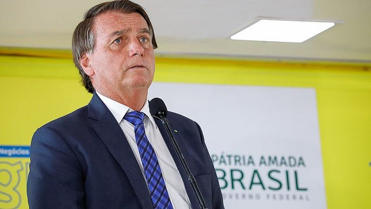 Presidente Jair Bolsonaro assina decreto para a distribuição gratuita de absorventes