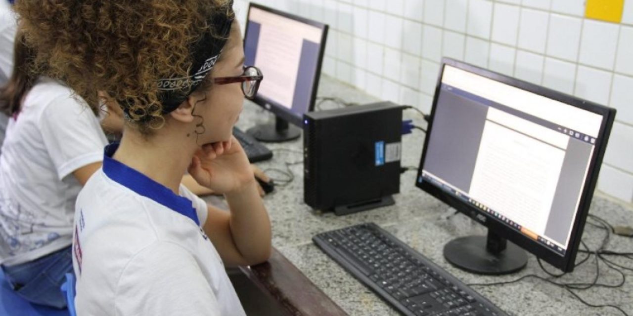 Estudantes da rede estadual de ensino agora podem receber bolsas para realização de cursos profissionalizantes com o “Qualifica Educação”