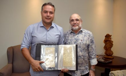 Coleção de cartas manuscritas de Graciliano Ramos são doadas ao arquivo público de Alagoas