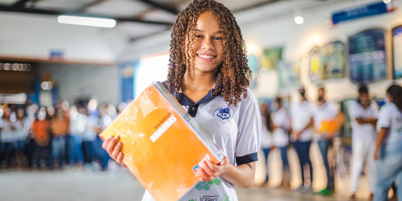 Educação inicia distribuição de kits Foca No Enem nas escolas