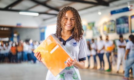 Educação inicia distribuição de kits Foca No Enem nas escolas