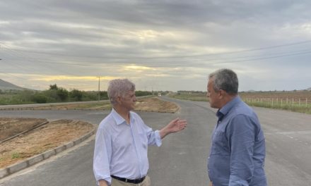 Kléver Loureiro e secretário visitam obras de duplicação da AL-220