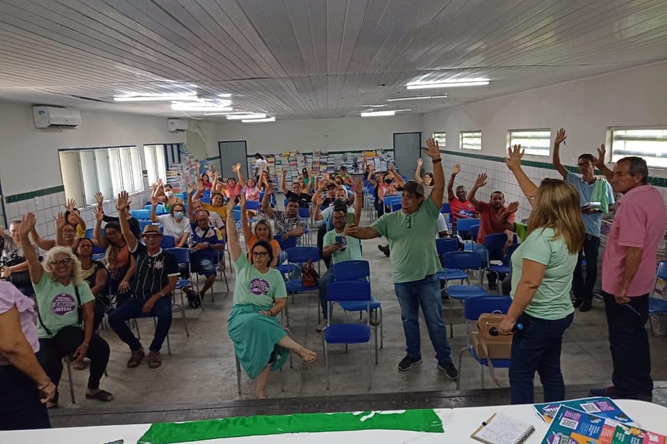 Profissionais da educação deflagram greve no município de Rio Largo