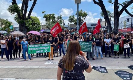 Em Maceió, profissionais de enfermagem protestam contra suspensão de piso salarial