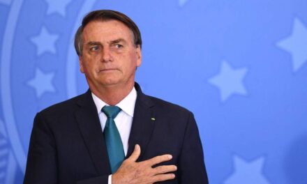 Jair Bolsonaro completa duas semanas recluso e com compromissos apenas na residência oficial