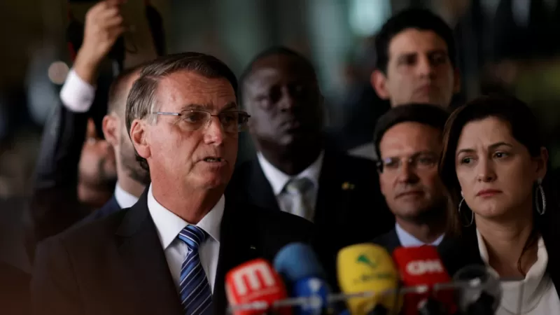 Em discurso, Bolsonaro não menciona sua derrota, mas afirma o cumprimento da Constituição