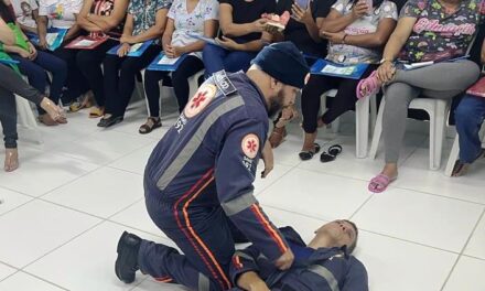 Profissionais da Creche Cria de São Miguel dos Campos são treinados com técnicas de primeiros socorros