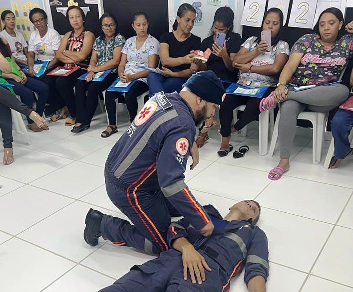 Profissionais da Creche Cria de São Miguel dos Campos são treinados com técnicas de primeiros socorros