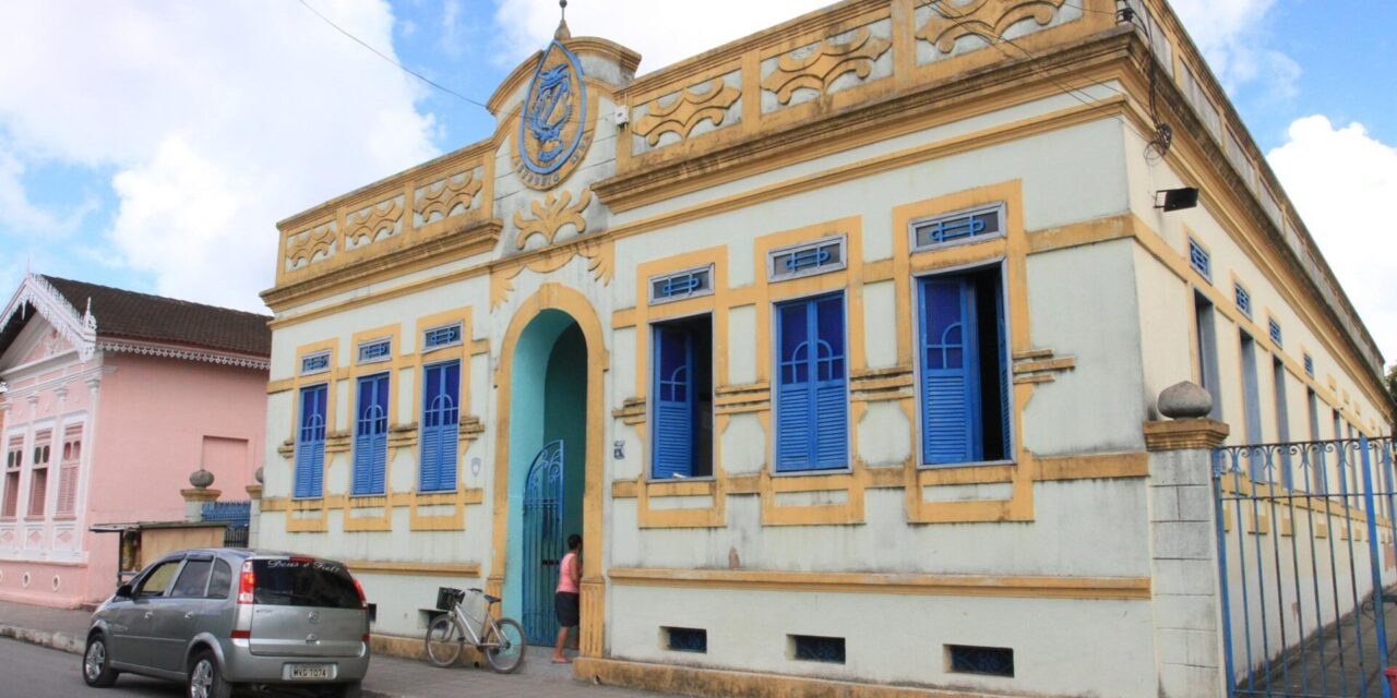 Governo de Alagoas reinaugura escola em Passo do Camaragibe