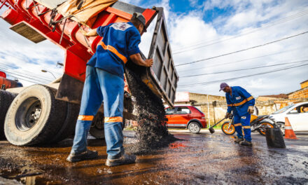 Infraestrutura recupera 150 vias com operação tapa-buraco em Maceió/AL