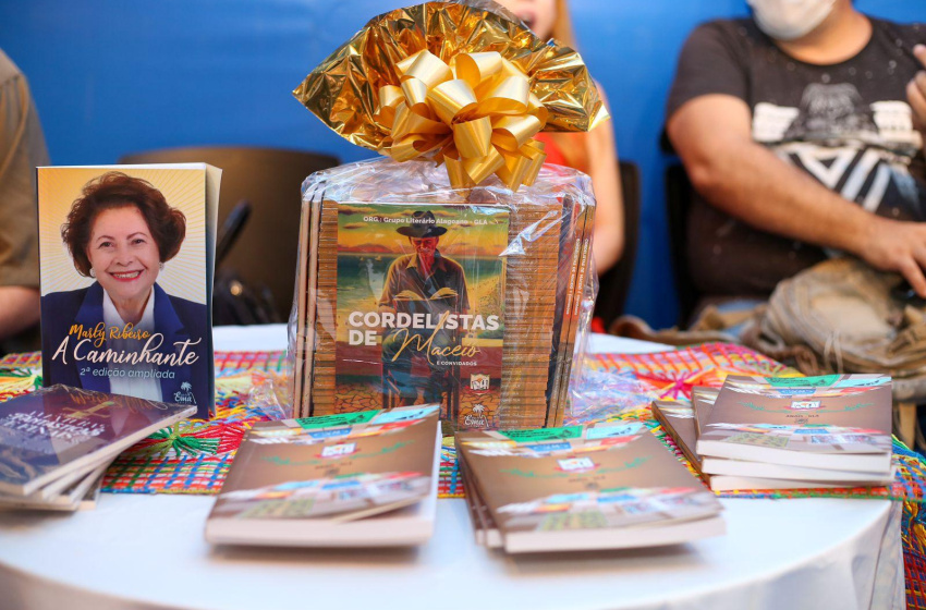 FMAC lança quatro obras na Bienal de Livro