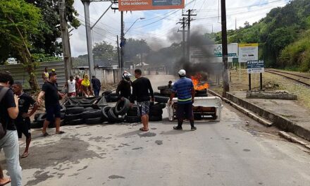 Moradores protestam e impedem entrada de caminhões da Braskem no Bom Parto