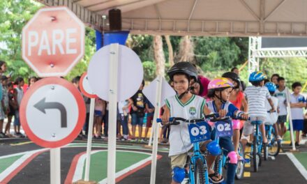 Crianças aprendem sobre normas de trânsito em palestra e circuito promovidos pelo Detran