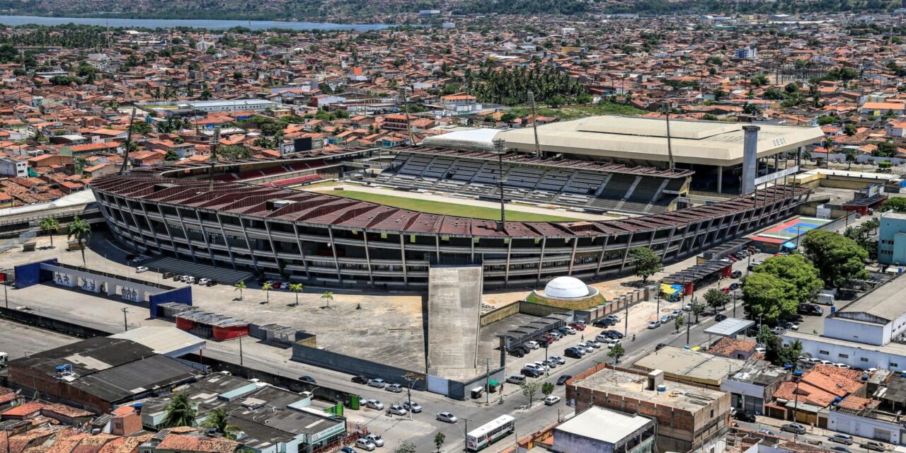 Estádio Rei Pelé completa 53 anos com um pé no passado e outro no futuro