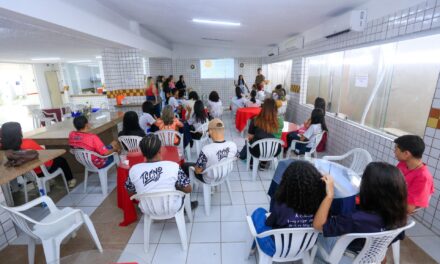 Gremistas da rede estadual participam de oficina do programa Leite do Coração