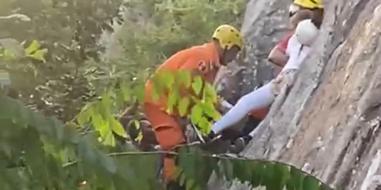 Bombeiros Militares resgatam vítima na Serra da Onça, em Mata Grande