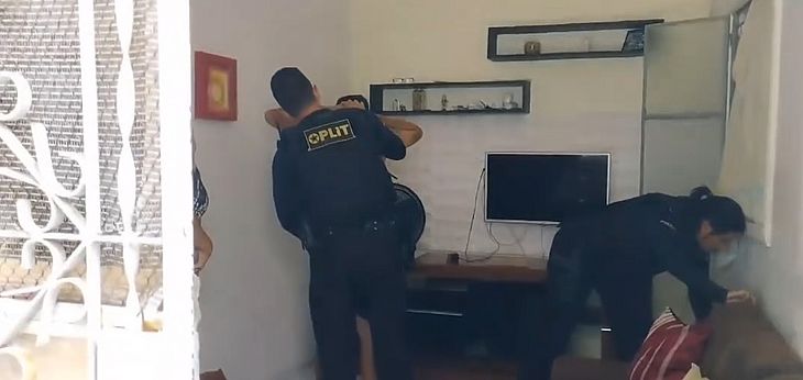 Justiça revoga prisão de pai que ajudou filho a esconder corpo de mulher em geladeira