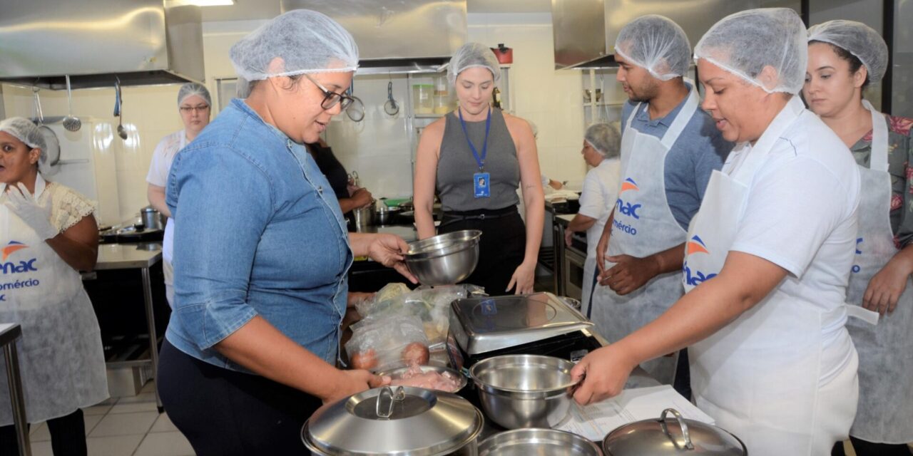 Sesau promove oficina culinária para responsáveis por pessoas com autismo