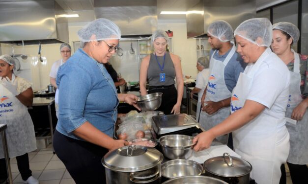 Sesau promove oficina culinária para responsáveis por pessoas com autismo