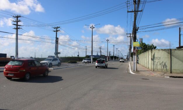 Após rede coletora de esgoto, Avenida Cachoeira do Meirim recebe nova pavimentação